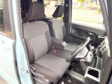 運転席シート廻りは使用感も少なく、良好な状態となっています。前オーナー様が丁寧に使っていたことがよくわかりますね。