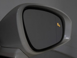 BSM(ブラインドスポットモニタ)!隣の車線を走る車両をレーダーで検知し、ドアミラーでは確認しにくい後側方エリアに存在する車両に加えて、急接近してくる車両も検知します。