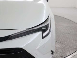 <LEDヘッドライト>白く明るい光で夜間走行の安心を高め、低消費電力で低燃費にも貢献します。バルブ寿命も長いので安心ですね!