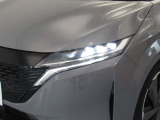 夜間走行の様々な局面に向けて、LEDヘッドランプで視認性をしっかり確保☆ハロゲンヘッドランプのおおよそ2倍の光量で、広範囲に明るくドライバーをサポートしてくれます。