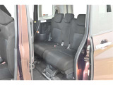 普段のお買い物や通勤、送迎等に十分な荷室スペースを確保しております。セカンドシートを倒すと、大きな荷物の積載も可能です