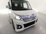 【HIDヘッドライト】 ディスチャージ(HIDランプ装備車です♪大光量のヘッドライトが夜間の運転を、強力にサポート☆白色の光がクールなライトです。