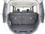 シートを倒して大きな荷物も積めます