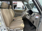 運転席シート廻りは使用感も少なく、良好な状態となっています。前オーナー様が丁寧に使っていたことがよくわかりますね。