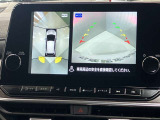 【アラウンドビューモニター】車を上から見下ろしているかのような映像で周囲の状況がひと目で確認、狭い駐車場に駐車するときも安心です♪