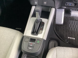 停車中にブレーキペダルを踏み続けなくてもブレーキ保持ができるオートマチックブレーキホールド機能もついております。