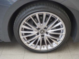 車もおしゃれは足元からですね ♪ アルミホイールでバッチリ決まってます!