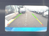●ガイドライン付きバックカメラ:不安な駐車もこれで安心!ガイドライン付きなので狭い箇所での駐車もラクラクです!