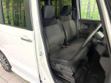 運転席まわりには十分なスペースがあり、大柄な方でもゆったり運転していただける環境です。