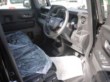 運転者にとっては日々使用することとなる運転席です。運転席が快適だと運転に集中することができますね。