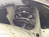 お車を安心してお乗りいただく為には、足回りの定期点検が欠かせません。サービスサポート(有償保証)では無料点検もご提供しており、安心のカーライフをお過ごしいただけるサポート体制が整っています。