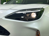 【LEDヘッドライト】悪天候や夜間走行時も良好な視界を確保し安心して運転できる高輝度LEDヘッドライトを装備!点灯速度が早く、消費電力も抑えられています。