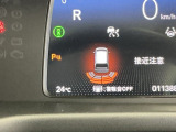 パーキングセンサーシステムは走行中に障害物が迫ると音と表示でお知らせ、低速走行時時の安心感を高めます