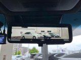 【デジタルインナーミラー】後席の大きな荷物や同乗者で後方が確認しづらい時でも安心!カメラが撮影した車両後方の映像をルームミラー内に表示。クリアな視界で状況の確認が可能です!
