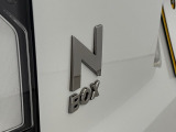 N-BOXカスタム コーディネートスタイル 白黒2トーンの入庫です。ディスプレイオーディオ・バックカメラ・Bluetooth対応・Apple Carplay、Android Auto対応・USB接続