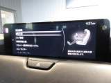 こちらのお車には先進安全装備が多数搭載されています。衝突被害を回避あるいは軽減するためのブレーキや、後方死角からの接近警報、車線逸脱を防止する警報装置など、詳しくはスタッフまでお尋ねください。