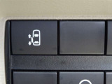 【片側電動スライドドアスイッチ】スマートキーや運転席のスイッチでスライドドアの開閉が可能♪電動なので力を入れてドアを開ける必要が無く小さいお子様でも、重い荷物を持っている時でもラクに開け閉めできます