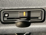 ハンドルの左下にETCがついています。高速道路の料金所の通過も楽々です。 カードの取り出しもしやすい場所についています。