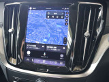 ナビ画面のままディスプレイの下のボタンを押しますと、地図の下部に無線接続したスマートフォンや再生するオーディオの情報が表示されます