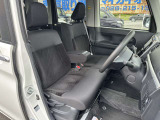 運転席も広く女性はもちろん背の高い男性でも窮屈ではないと思います☆