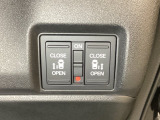 リアドアは乗り降りに便利な両側電動スライドドアです。また運転席に座っていながらスイッチ操作で自在にスライドドアを開け閉めできます。