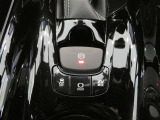 電動パーキングブレーキを搭載。スイッチ操作でパーキングブレーキを作動・解除することが可能ですので、操作の力が不要ですよ♪