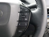 レーダークルーズコントロール作動時に車線維持に必要な運転操作の支援を行う「レーントレーシングアシスト(LTA)」を搭載しています。