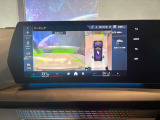 【ナビ純正】ワイドコントールディスプレイは、画面内に多数の情報を表示する事が可能です。センターコンソールiDriveコントローラー操作だけでなく、タッチパネルでの操作も可能となっております。