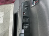 狭い駐車場で便利な電動格納ドアミラーが付いています。