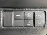 【パワーバックドア】スマートキーや運転席のボタンを押すだけでリアゲートが自動で開閉します!荷物を持っている時や、高い位置にあるバックドアを閉める際に便利な機能です♪