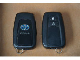 【スマートキー】 カバンやポケットに入れたままでドアの施錠、開錠、エンジンスタートが可能です。