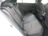 リアシートも厚く、長時間の移動もらくらくです!車種によってはラゲージスペースやトランクへのアクセスも可能!乗り心地・使い勝手共に充実です!!