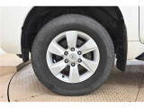 純正なので車に似合うデザインになっていますね。スタッドレスタイヤもご相談下さい。