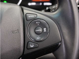 ◆アダプティブクルーズコントロール◆予め設定した車速内でクルマが自動的に加減速。前走車との適切な車間距離を維持しながら追従走行します。【LKAS】車線維持支援システムでステアリング操作を支援。