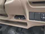 ビルトインETC車載器装備。 デザインと一体となった埋込み型タイプで、配線も見えず、隙間も無くスタイリッシュに収まっております。