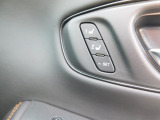 運転席の電動シートは2名分のシート形状を記録しておくことが出来ます。