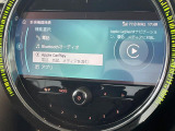 ●Apple Car Play:スマホとの有線接続で、ナビ・オーディオ再生などスマホのアプリ機能が画面でも使える便利機能です!