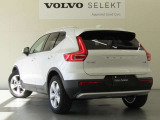 良質なスカンジナビアンデザインに全身を包まれたXC60には、控えめながら自信に満ちた、歴然とした美しさが備わっています。伝統のテールランプデザインは、変わらず安全へのこだわりが見てとれます