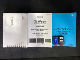 スマートキーは鍵をバッグに入れたままでもドアロックの開閉やエンジンのON・OFFができます。夜間や雨の日も鍵を探さなくて良いので便利です。