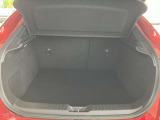 電動リフトゲートで開閉楽々。開閉の上限設定もできますので、低い立体駐車場などでも便利です。