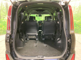 普段のお買い物や通勤、送迎等に十分な荷室スペースを確保しております。セカンドシートを倒すと、大きな荷物の積載も可能です♪