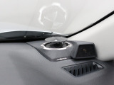 【リフトアップ3ウェイスピーカー】ツィーターリフトアップ機構を搭載し、RAV4の室内に、かつてない音場デザイン空間を築く3WAYスピーカー