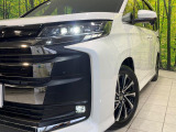【LEDヘッドライト】悪天候や夜間走行時も良好な視界を確保し安心して運転できる高輝度LEDヘッドライトを装備!点灯速度が早く、消費電力も抑えられています。