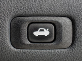 使いやすさや安全性を追求したステアリング周り!高級車ゆえにスイッチ類が多いのも特徴ですね!考え尽くされた配置ですぐに使いこなす事が出来ますのでご安心下さい!是非、体感してみて下さい!!