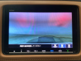 【バックカメラ】運転が苦手な方も車庫入れラクラクです!ギアをリバースに入れれば自動的に切り換わりますので、面倒な操作は不要です♪狭い駐車場もお車を傷つけず安心ですね!