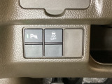 ハンドルの左下にHondaセンシング用の、VSA(ABS+TCS+横滑り抑制)解除スイッチなどがついています。