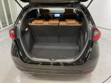 広々としたカーゴスペース。週末のお買い物や長期旅行のたくさんの荷物も積載できます。