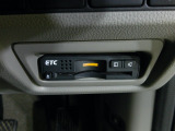 ETC付。高速道路の料金所はキャッシュレスで通過です。サービスエリア等にあるスマートインターの出入口も利用可能でとっても便利。ご納車後すぐにお使い頂けるようセットアップしてのお渡しとなります。