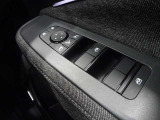 全席パワーウインドウ★運転席はワンタッチで開閉可能です♪
