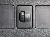 人や荷物を満載しても、対向車や先行車に迷惑をかけない、室内からヘッドライトの光軸を調整できます。